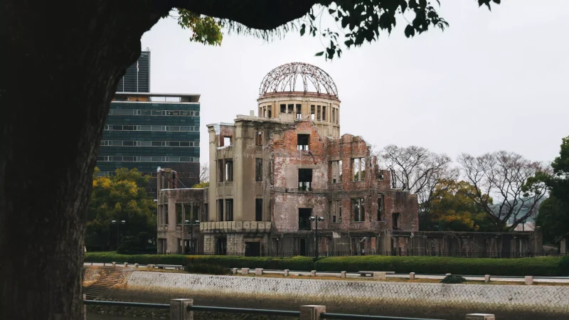 廣島原爆紀念館，在河畔眺望歷史悲劇，讓人們反思和平的重要性