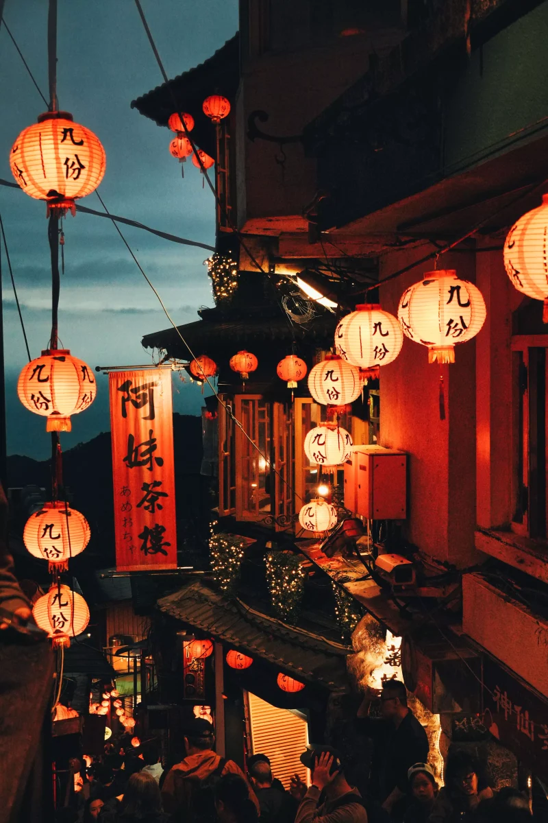 仕旅前往九份老街，在夜晚拍攝燈籠街景