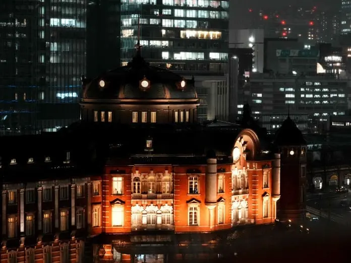 消除夜景雜訊的示範原圖，不管是背景還是主體全部被雜訊覆蓋，導致畫面看起來灰矇矇的